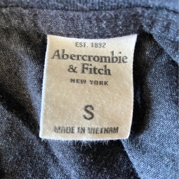 Abercrombie & Fitch long sleeved T - Picture 3 of 4